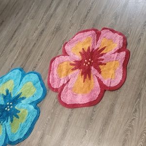 2 flower area rugs